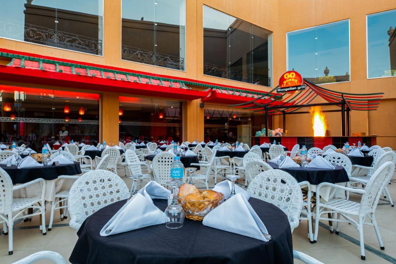 Titanic Palace Families And Couples Only ฮูร์กาดา ภายนอก รูปภาพ The restaurant