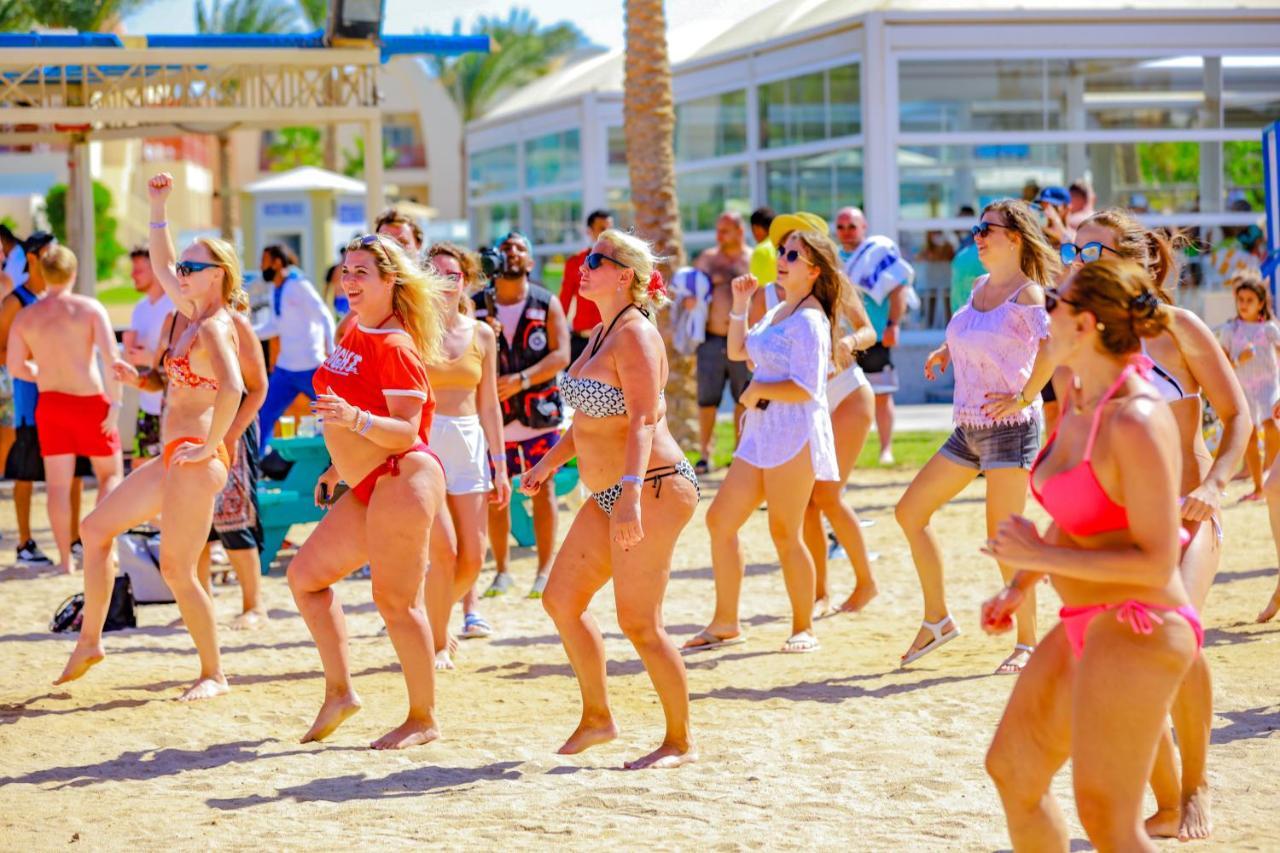 Titanic Palace Families And Couples Only ฮูร์กาดา ภายนอก รูปภาพ Zumba in Hurghada, Egypt
