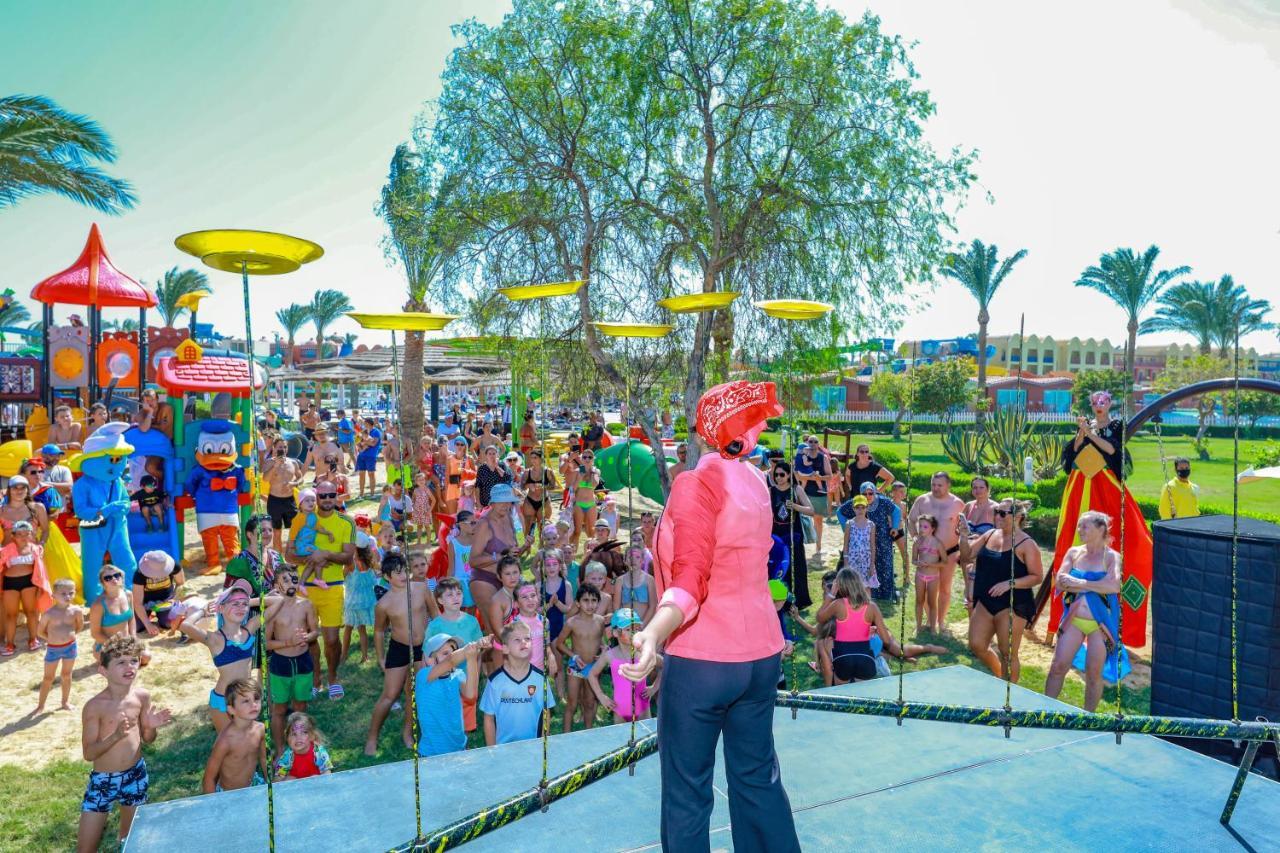 Titanic Palace Families And Couples Only ฮูร์กาดา ภายนอก รูปภาพ Opening ceremony of Legoland Egypt