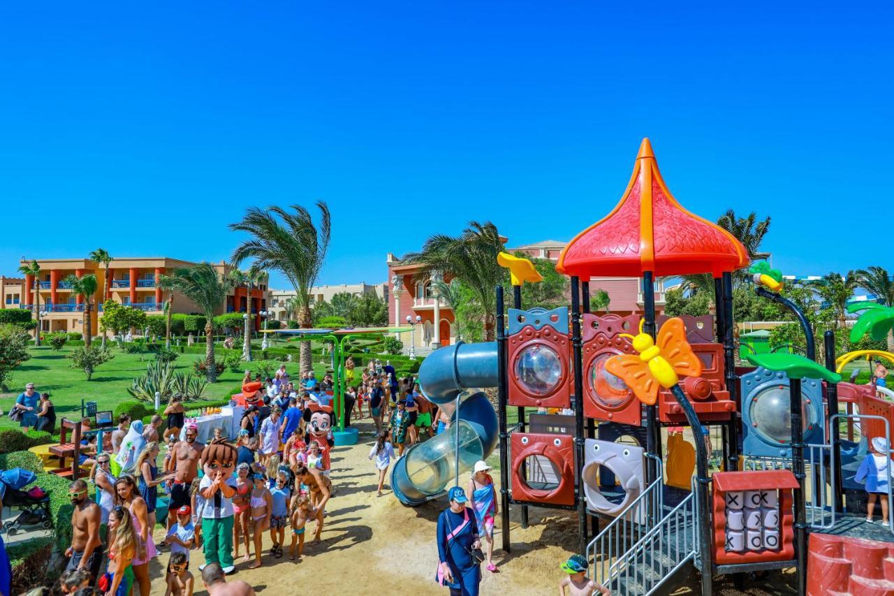 Titanic Palace Families And Couples Only ฮูร์กาดา ภายนอก รูปภาพ Playground at the resort